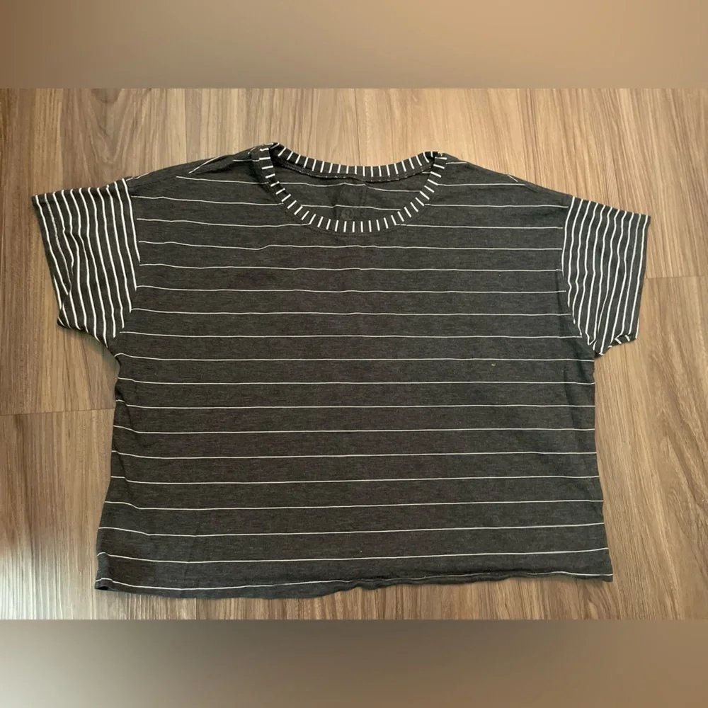 Lululemon Cates Tee Short Serve Stripe Heathered Black White size 6